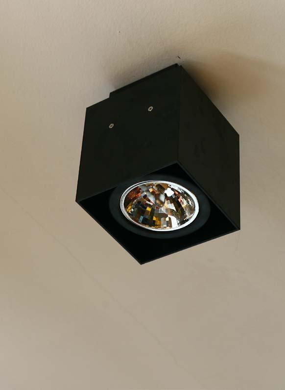 231106 design: TWENTYFOUR7 Da soffitto per interni orientabile in alluminio verniciato bianco o nero Con trasformatore elettronico Ceiling light for interiors adjustable in