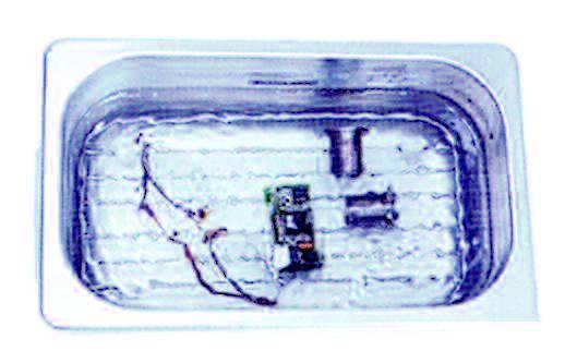 Quando l energia urasuonica di intensità elevata viene trasmessa in un liquido, all interno di questo gli urasuoni danno origine alla formazione di innumerevoli piccole bolle sottovuoto che implodono