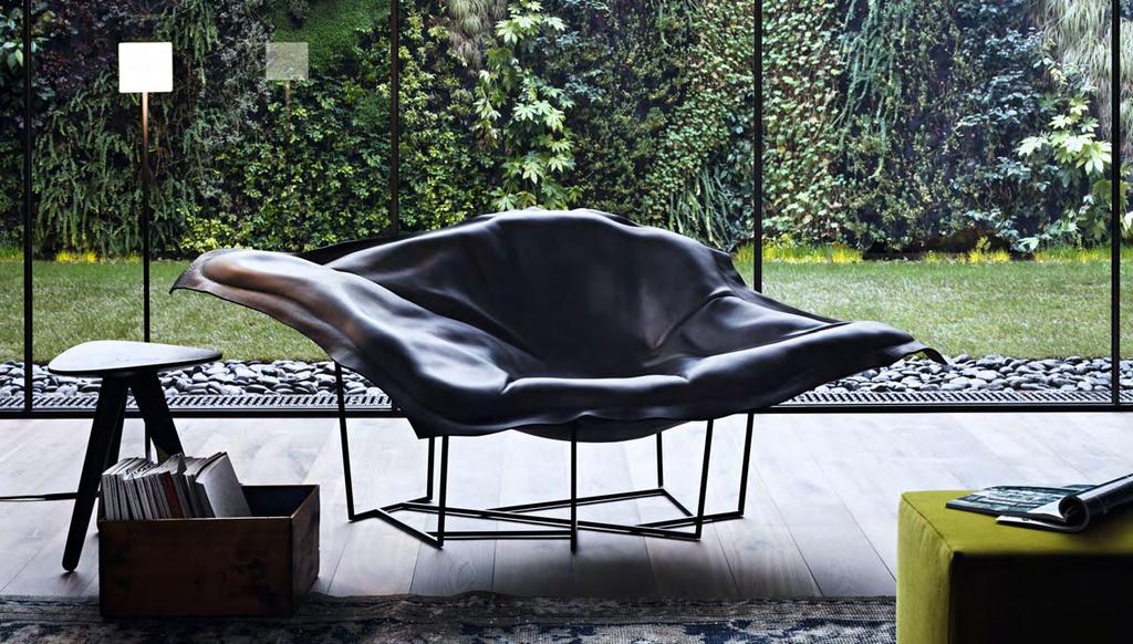 wallace chaise longue CHOOSE YOUR STYLE MAKE THE DIFFERENCE Chaise longue Wallace con base laccato opaco nero e rivestimento in pelle invecchiata, di Jean-Marie Massaud.