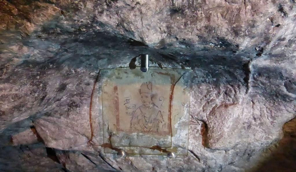 Grotta Madonna del Belvedere Carovigno La figura del vescovo. La grotta e santuario.