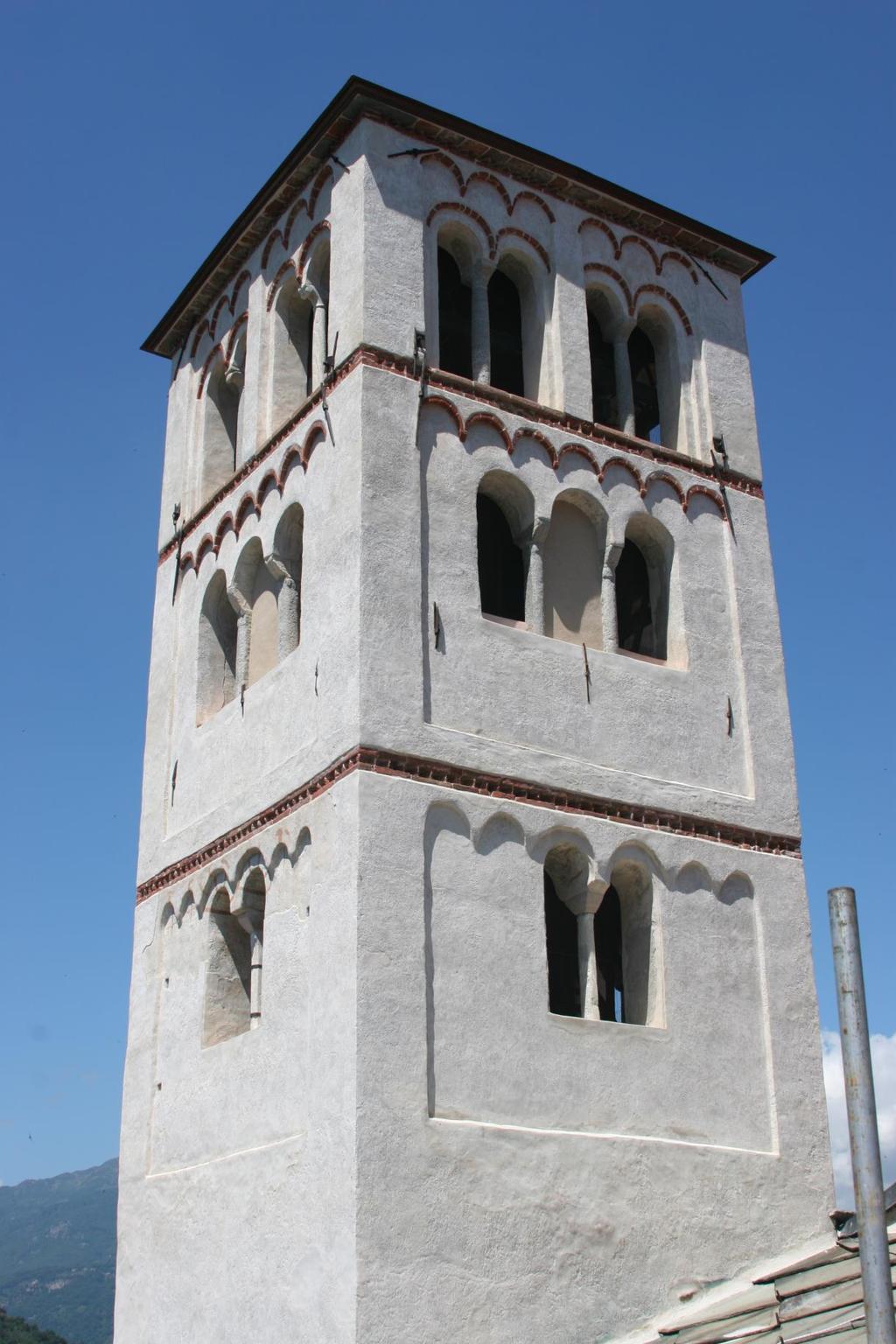 Il campanile nord, restaurato,