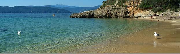 MARCIANA MARINA Si sviluppa a semicerchio nella baia protetta alle spalle da Monte Capanne, per estensione è uno dei paesi più piccoli d Italia.