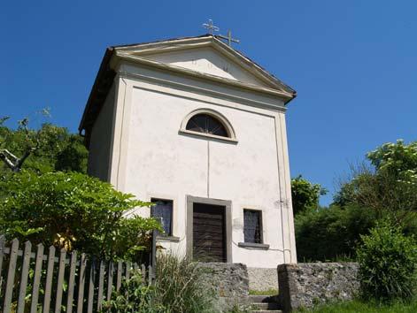 UNITÀ MINIMA D INTERVENTO N 17 Piccolo oratorio dedicato alla Sacra Famiglia posto all estremo orientale della frazione di Carubbo.