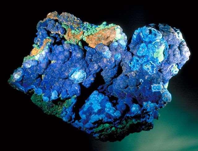 dell'originario, ma assumerà il colore del nuovo, cosa che ad esempio avviene con la verde malachite che