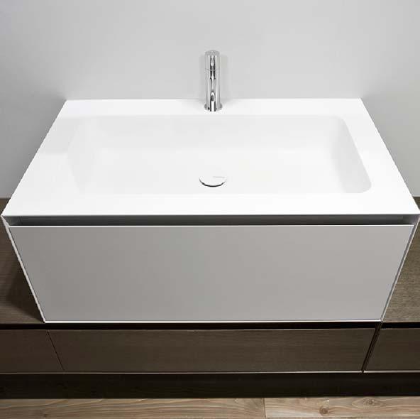 Descrizione: Top con lavabo integrato soprapiano in Corian spess. 12 mm, completo di piletta con scarico libero e raccordo per sifone. N.B. solo per porta lavabi H 3 e H 50 cm.