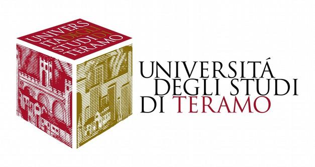 AREA FORMAZIONE POST LAUREA Ufficio Esami di Stato e Formazione Post laurea A.A. 2017/2018 BANDO DI AMMISSIONE CORSO DI PERFEZIONAMENTO DALLA PROGRAMMAZIONE ALLA PROGETTAZIONE SOCIALE Emanato con D.R. n.