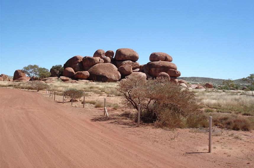 e la sparsi come monta rozzi, sono le Devils Marbles.