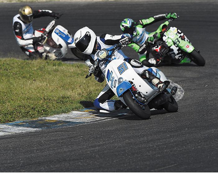 TROFEO VESPA 135cc.: BENINI L ALIENO In Gara-1 il più rapido al via è Aaron Larcher seguito da Benini e Mammi.