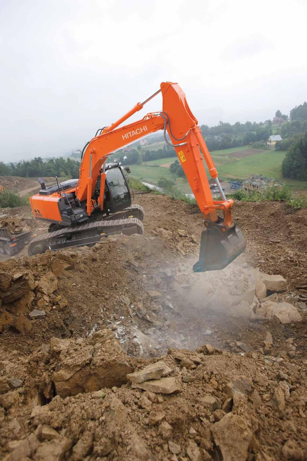 Il risultato sarà un costo di gestione più basso grazie alla maggiore durata nel tempo dei nostri escavatori. L estremità del braccio rinforzate su tutti i nuovi ZAXIS 240N sono dei validi esempi.