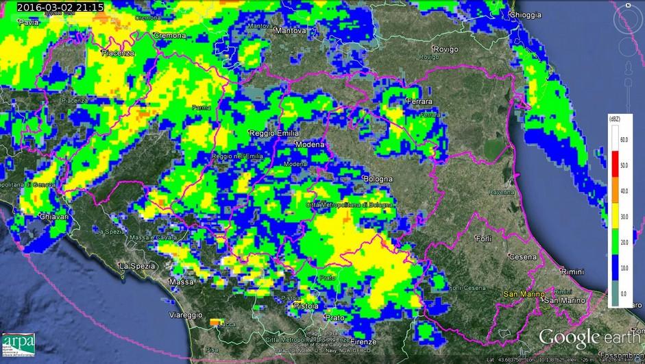 I sistemi precipitanti si muovono dall'appennino centro-occidentale verso la pianura espandendosi.