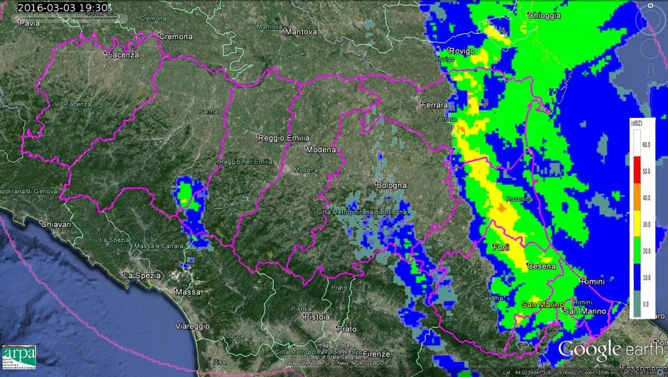 Figura 8: Mappe di riflettività del alle 13:30 UTC (a sinistra) e alle 19:30 UTC (a destra). 3.