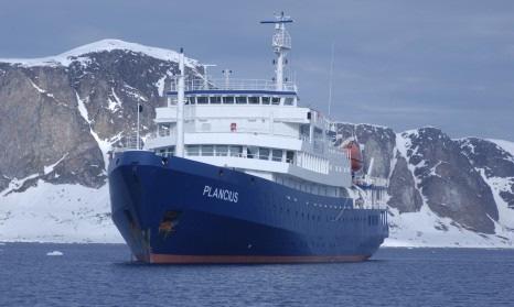 CROCIERA ALLE ISOLE SVALBARD Un viaggio affascinante nello splendido scenario artico delle Isole Svalbard, estremo lembo di terra prima della calotta polare.