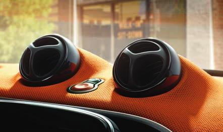 Gli interni entusiasmano per diversi aspetti: a bordo della smart fortwo l