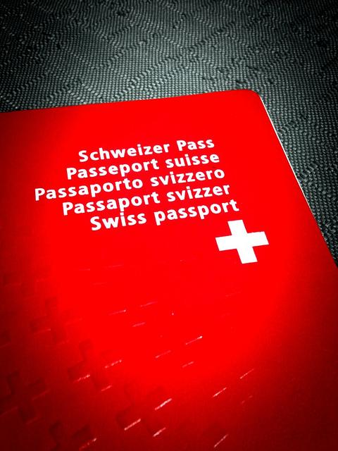 Nuova legislazione federale e cantonale La Legge federale sull acquisto e sulla perdita della cittadinanza svizzera entrerà in vigore il 1.
