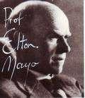 Elton Mayo Tra il 1924 e il 1933 a Chicago, presso lo stabilimento di Hawthorne della Western Electric indicarono che vi era un