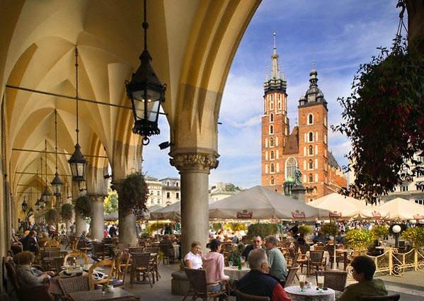 30 Visita guidata del centro storico di Cracovia Dedicheremo l intera giornata alla visita di Cracovia con il bellissimo centro storico.