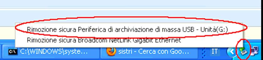 Rimozione sicura dispositivo USB In qualunque momento risulti necessario rimuovere il dispositivo USB, occorre seguire i seguenti passi: 1.