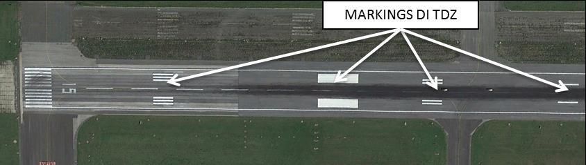 2 Segnaletica orizzontale della pista di volo Figura 3 -Segnaletica orizzontale pista di volo I Markings di bordo pista sono costituiti da due strisce bianche parallele, poste simmetricamente lungo i