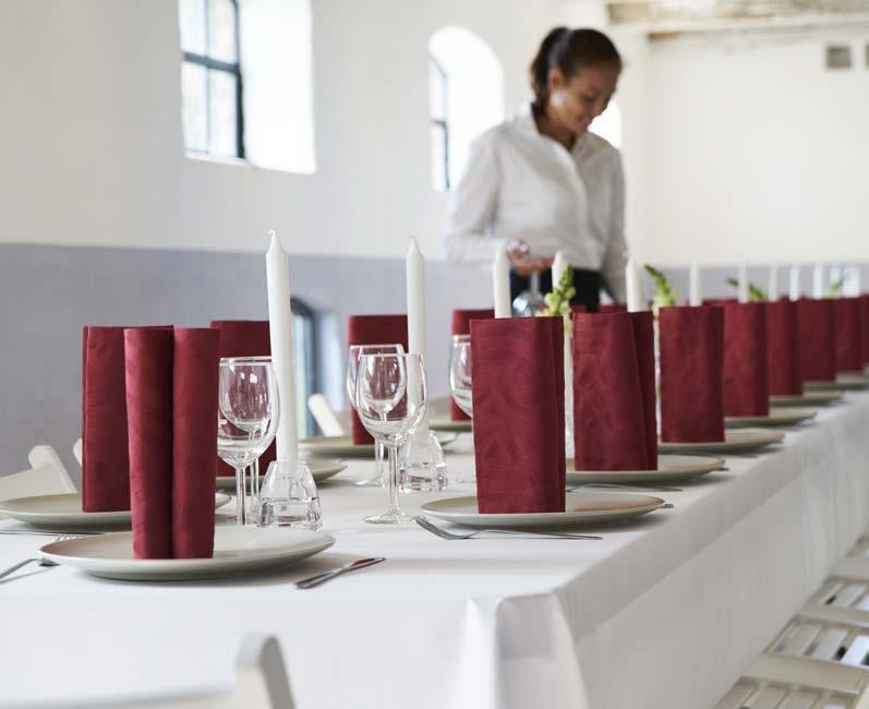 6 ROTOLI Ideali per grandi tavolate, raduni e tavoli da buffet Basta tagliarli alla lunghezza perfetta per il tavolo Proteggono il tavolo da rovesciamenti e macchie dovute alla condensa ROTOLO