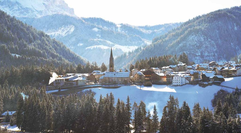 1 in Alto Adige, vi aspettano con infinite proposte per il tempo libero, con due parchi naturali splendidi e curati, con persone cordiali e con il fascino della cultura e delle tradizioni ladine.