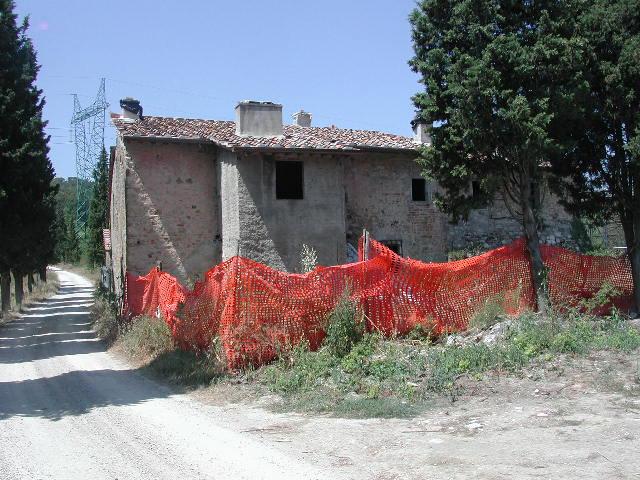 di corpi chiusi in aggetto aggiunta di corpi chiusi aggiunta di terrazzi o balconi aggiunta di tettoie copertura rialzata rispetto quota solai modifica aperture delle superfici murarie tamponamento