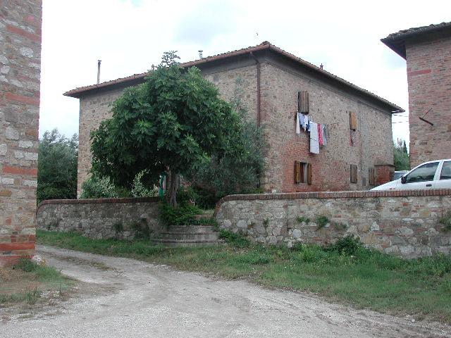 a tasca sopraelevazioni incongrue disordine ambientale capanne in lamiera o altro materiale 14.