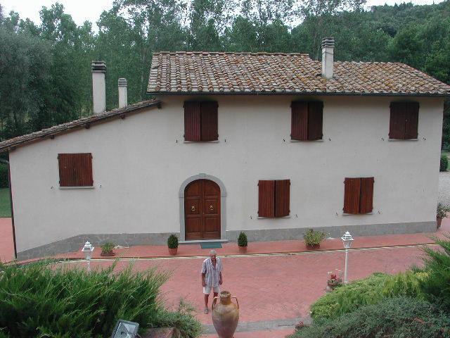 di corpi chiusi in aggetto aggiunta di corpi chiusi aggiunta di terrazzi o balconi aggiunta di tettoie copertura rialzata rispetto quota solai modifica aperture delle superfici murarie tamponamento