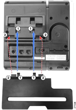 Funzioni del telefono IP Cisco Unified Angolo di visualizzazione del telefono 1 Inserire i connettori nelle fessure inferiori.