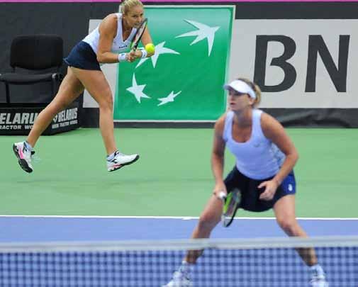 alto, la coppia yankee Shelby Rogers (al posto di Sloane Stephens) e Coco Vandeweghe; più sotto, le bielorusse Aliaksandra Sasnovich (sinistra) e Aryna Sabalenka di Andrea Nizzero - foto Getty Images