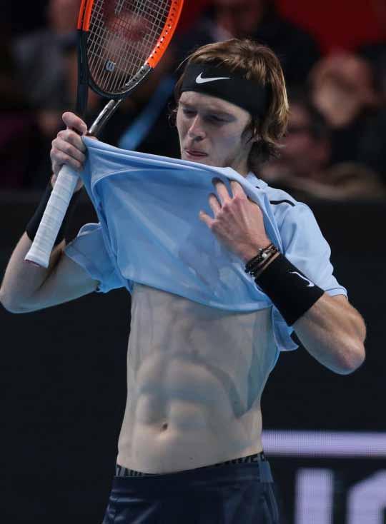 E pensare che era inserito nel gruppo più tosto, quello con gli enfant terrible Andrey Rublev (che tra girone e finale ha battuto due volte) e Denis Shapovalov.