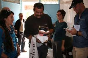 Foto grande: (in primo piano in piedi da sinistra verso destra): Nabil Ben Marzouk (Referente del Convivium Slow Food di Tebourba), Giuseppe Bonifazi (Rotary Club Latina), Francesco Martinelli