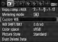 B: Setarea balansului de albn 2 3 4 Selectati [Custom WB]. In fereastra [2], selectati [Custom WB], apoi apasati <0>. Apare ecranul pentru selectarea balansului de alb personalizat.