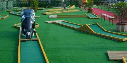 Il minigolf è sempre un successo garantito.