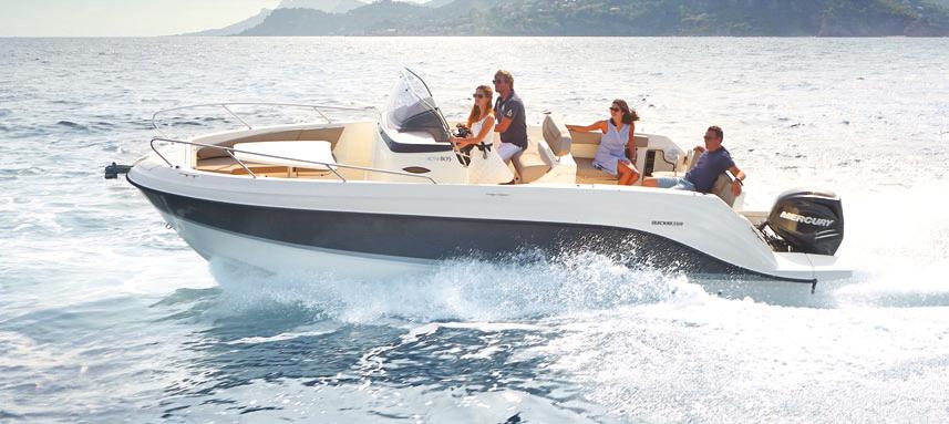 ACTIV 805 FAI ROTTA VERSO L ORIZZONTE Prendi il largo con amici e famiglia in totale sicurezza con la nuova Active 805 Open della Quicksilver, la barca perfetta per divertirsi, per gli sport