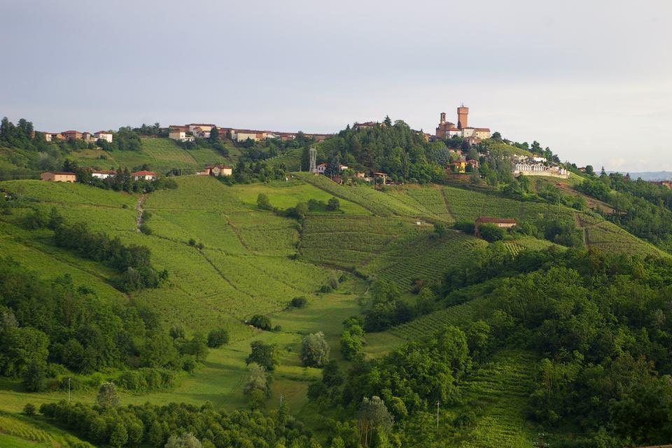 Il Paesaggio: un patrimonio della collettività Il paesaggio rappresenta una componente fondamentale del patrimonio culturale e naturale dell