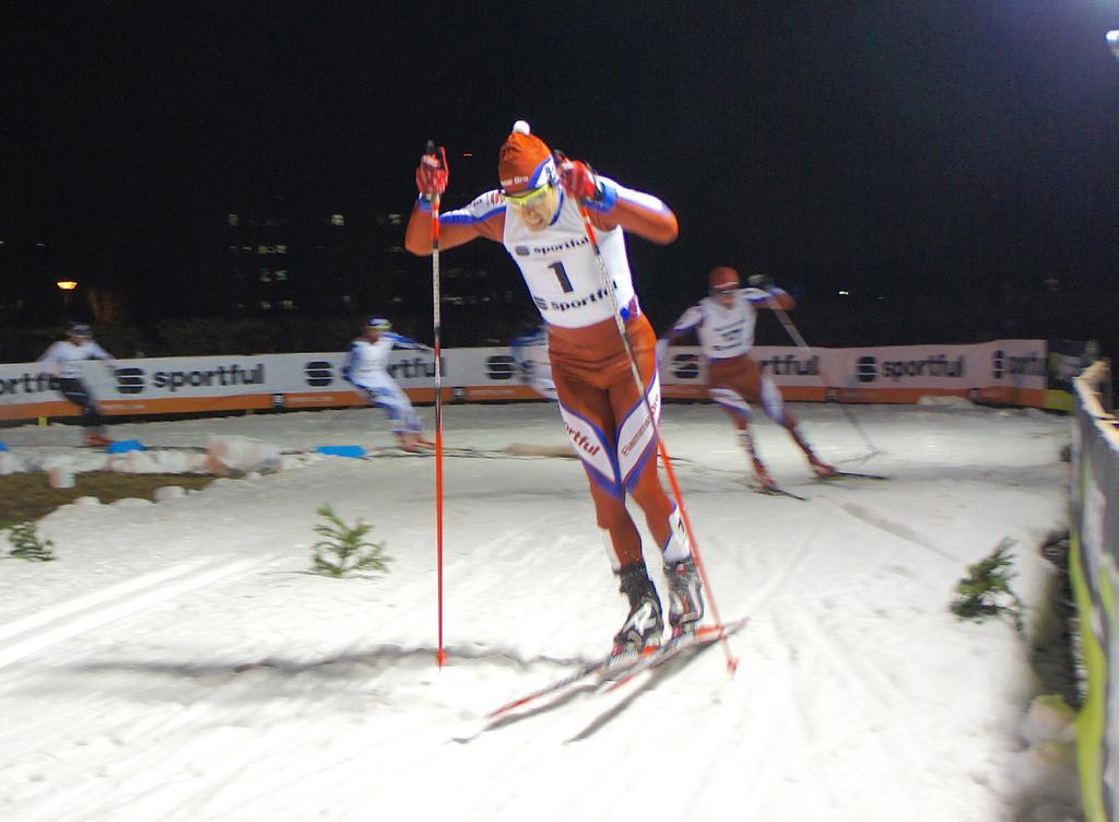 PERCHE GAREGGIARE DA SOLO QUANDO LA TUA SQUADRA PUO AVERE I COLORI SPORTFUL E GAREGGIARE CON TE COME FANNO I CAMPIONI?