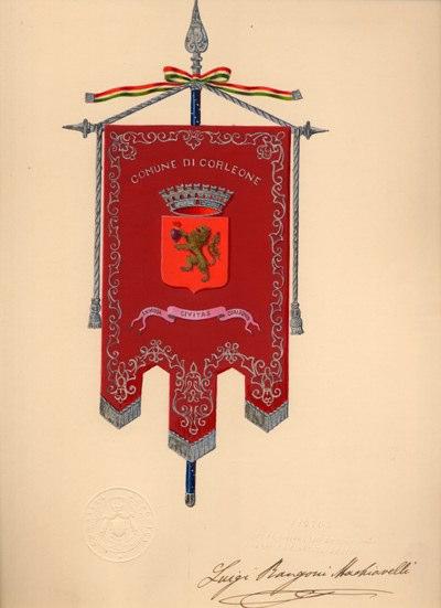 All. 3) Gonfalone, formato da un drappo di stoffa di color porpora la foggia regolamentare caricato lo stemma sopra descritto sormontato