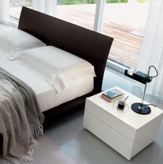 COMÓ L 122 P 51 H 73. FRIDA BED IN COFFEE-COLOURED OAK W 225 D 185 H 79,5.