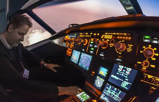 Sistemi d allarme, altimetri, GPS e anche un sistema di gestione del volo, il cosiddetto pilota automatico che monitora da solo gran parte delle attività.