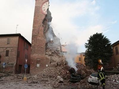 E di sette morti, una cinquantina di feriti e oltre 5000 sfollati, il bilancio ancora provvisorio, del terremoto di magnitudo 6 che ieri ha colpito l Emilia Romagna e nelle ultime 24 ore si sono