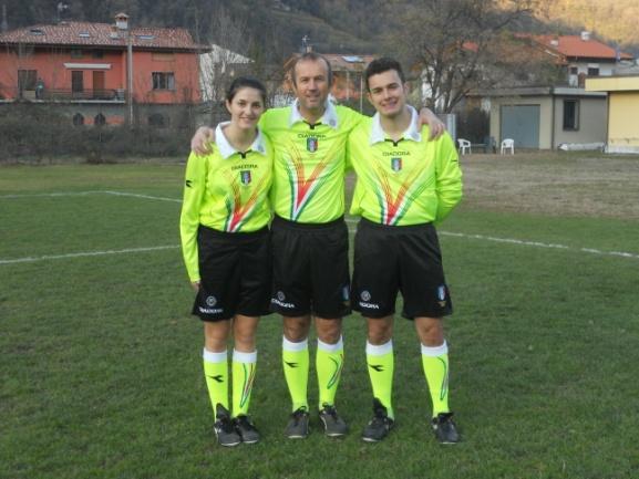 squadra deve portare maglie di colore diverso.