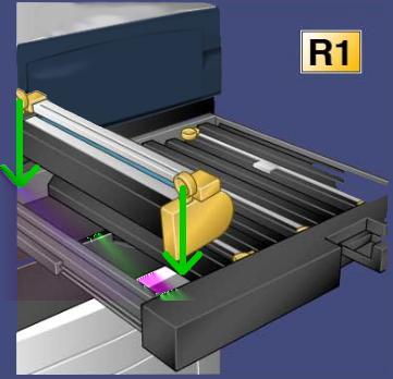 Manutenzione 9. Installare la nuova cartuccia fotoricettore nella macchina mantenendo il lato indicato come anteriore verso il davanti. 10.