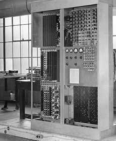 Preistoria e Storia Von Neumann Von Neumann decise che le funzioni di base di un calcolatore