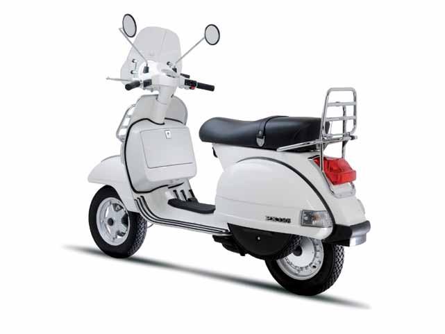 Chromed front rack, laser printed Vespa logo. The new, innovative fixing system, gives more safety in riding and preserve the body aesthetycs.