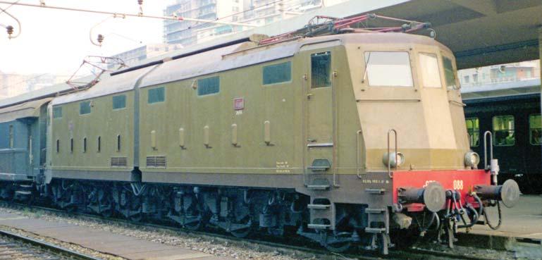 69430 E-Lok E.636.080 der FS im Ursprungsstatus, Bw Verona. 69431 Locomotiva elettrica E.636.080 delle FS allo stato anni 90, Deposito di Livorno.