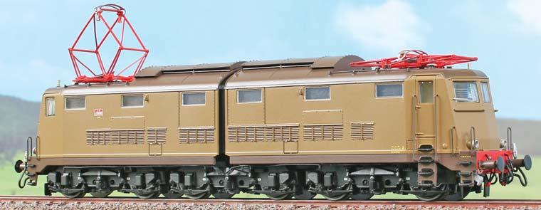 FS-Lokomotive E.636.082, zweitönige braune Lackierung, Bw Bussoleno. 60439 69439 Locomotiva delle FS E.636.082 in livrea castano e Isabella.