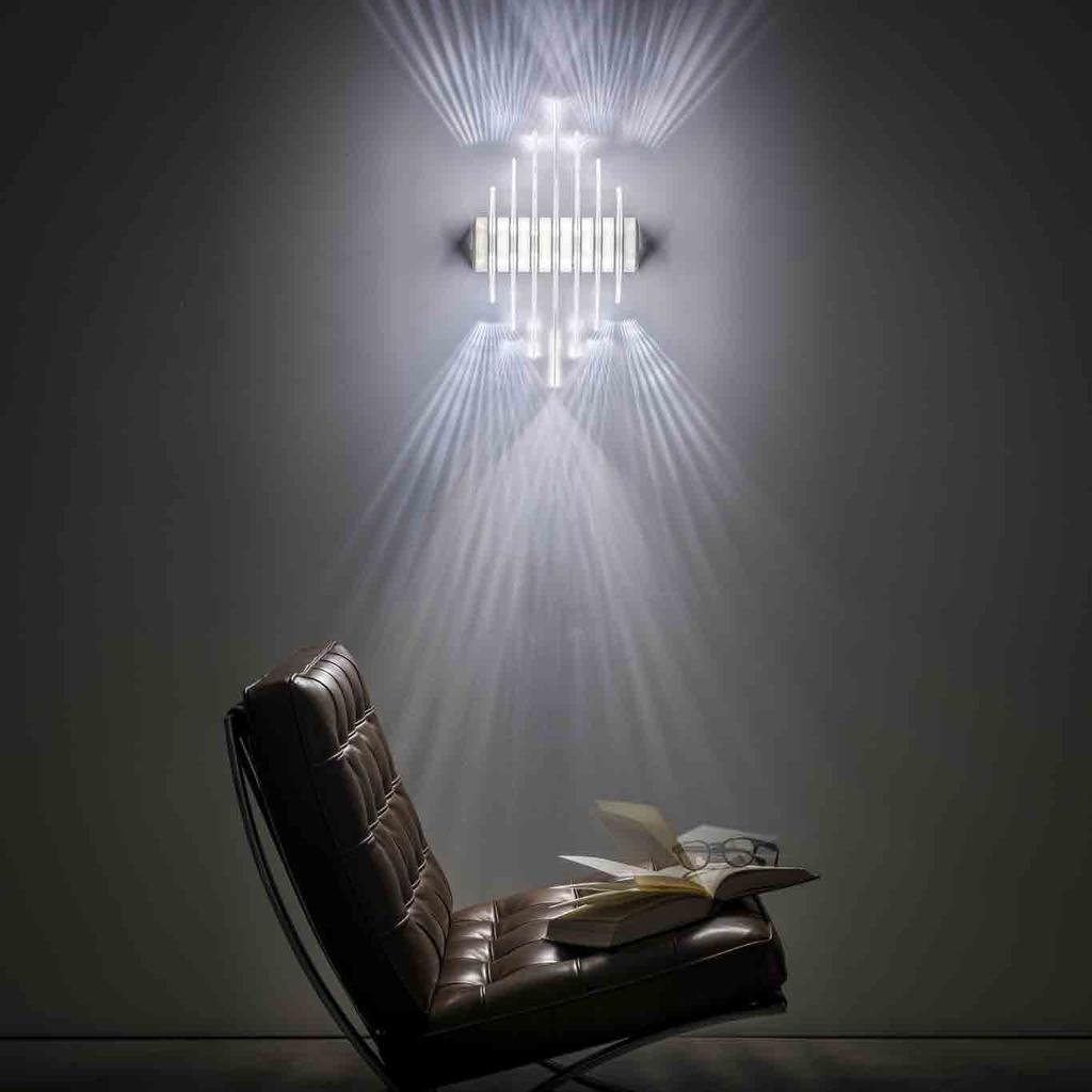 DAFNE Lampada a LED da parete a diffusione. Corpo in metacrilato colorato personalizzabile più alluminio cromato. Luce a diffusione ed effetti a parete. Accensione singola di tutta la lampada.