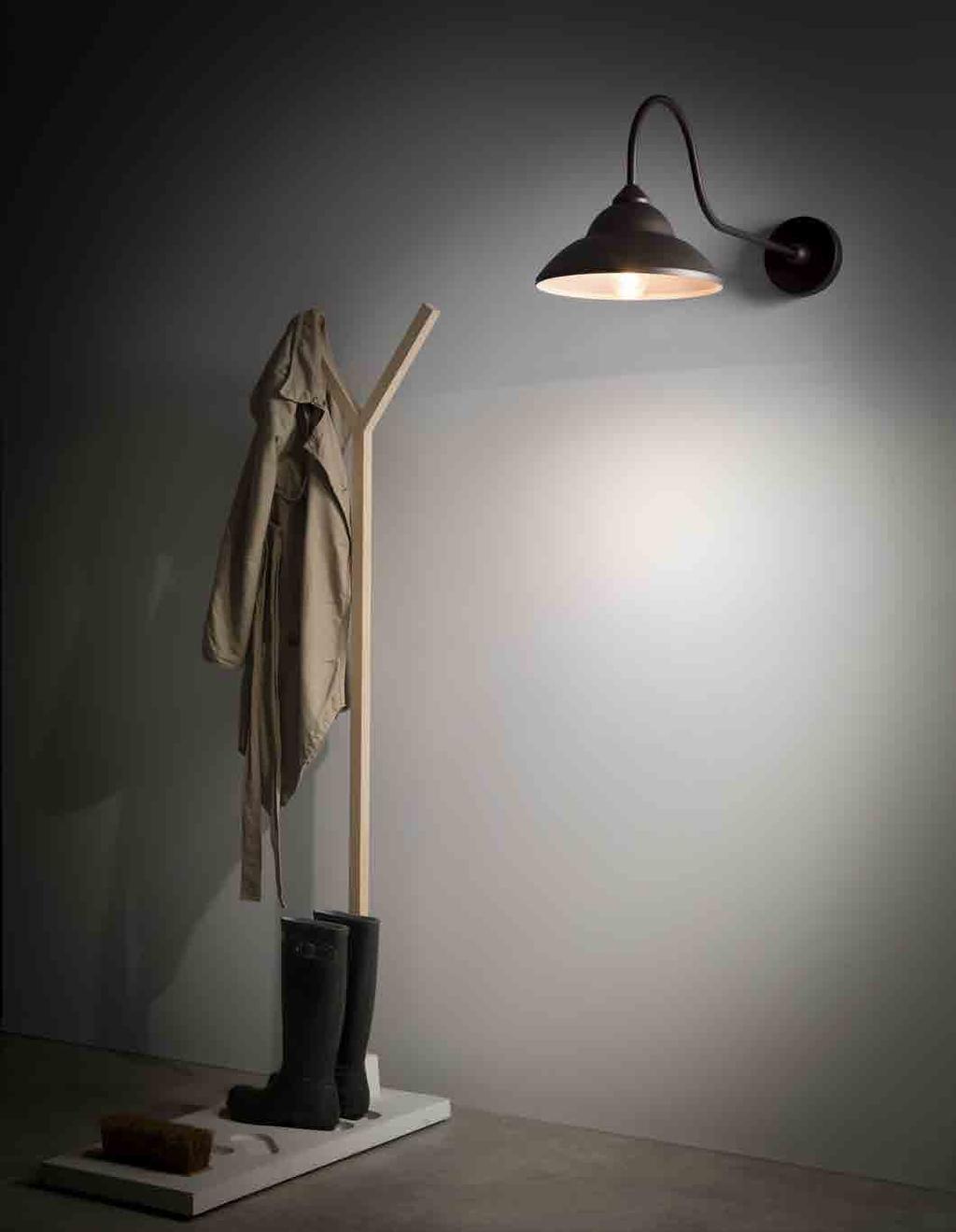 NADIN Lampada a LED da parete. Corpo in alluminio personalizzabile con inox in diverse finiture o verniciato in vari colori secondo palette RAL.