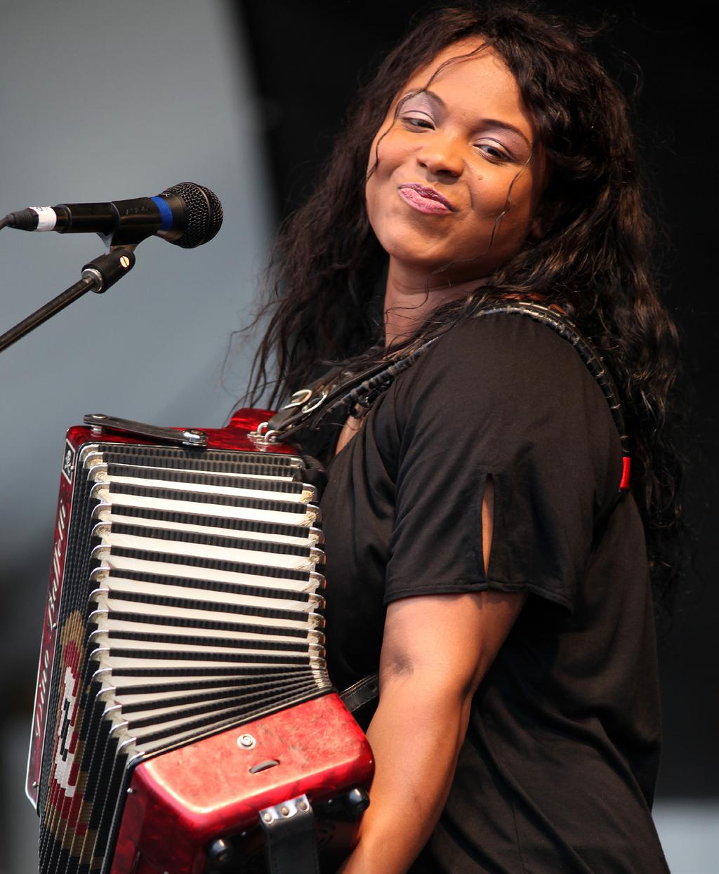 Biografia Rosie Ledet & Today s premier female artist is Rosie Ledet, whose soulful voice kicks her male counterparts right out of the club Wall Street Journal If Allman Brothers went zydeco they