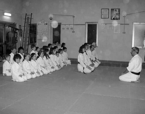 fisica? anche di più È centrale, nel karate, la preparazione psicologica, specie per i giovani. Consideriamo il ritmo di una seduta di allenamento.